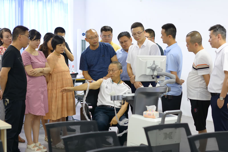 綿陽市、江油市醫(yī)療領(lǐng)航者蒞臨我司，共繪健康未來新篇章！3.jpg